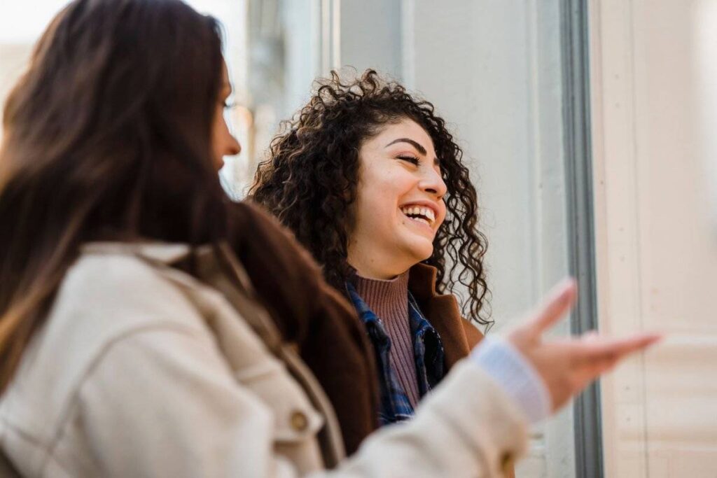 two people laughing together genuinely showing the result of learning how to have a healthy relationship