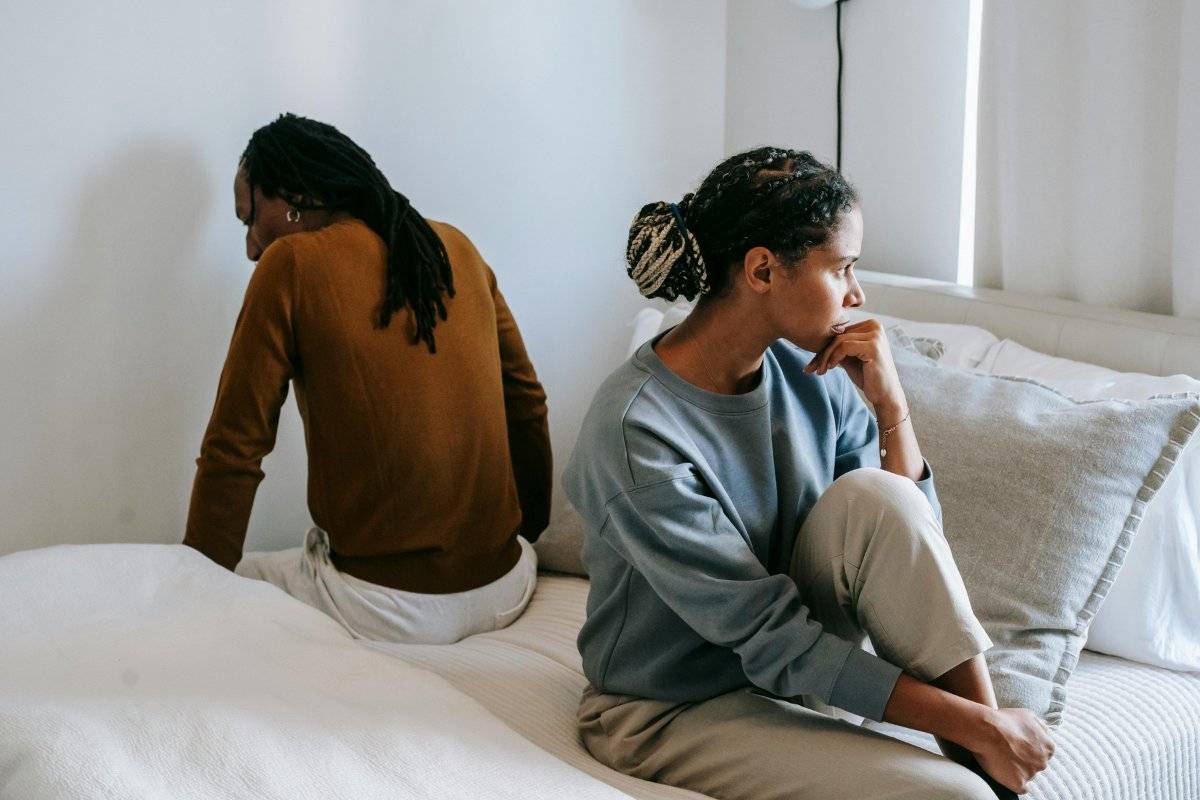 couple sitting in silence showing signs of an unhealthy relationship